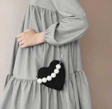 COEL 펄 장식 하트 숄더 블랙