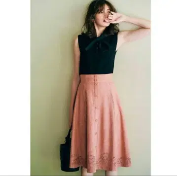 아푸와이저 리셰 펀칭 스웨이드 스커트