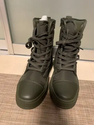 UNIQLO C 패디드 레이스업 부츠 미사용 새상품 올리브 23cm