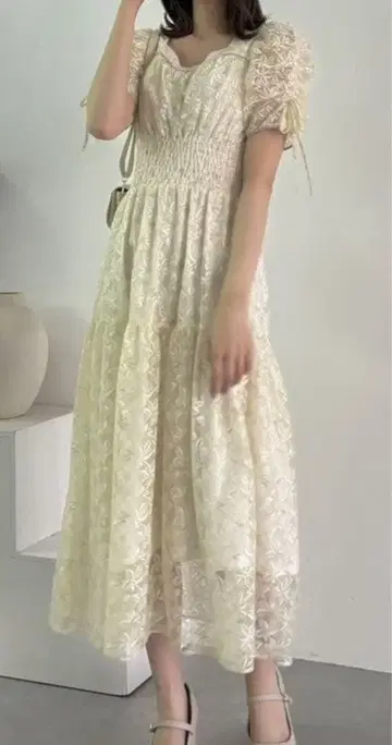 dazzlin 숄더 개더 레이스 원피스