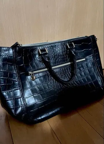 [대용량] Cat in the closet 블랙 합성 피혁 핸드백