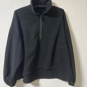 CLOCHE 블랙 하프 지퍼 프리 스트레이너