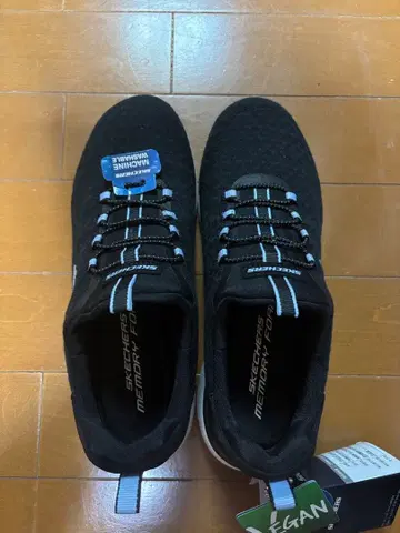 SKECHERS 메모리 폼 블랙 스니커즈