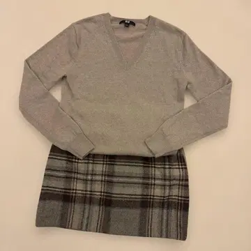 [미사용 새상품] 캐시미어 니트와 체크 무늬 미니 스커트 세트