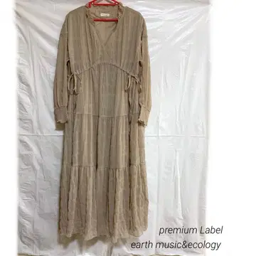 어스 뮤직&에콜로지 베이지 롱 원피스 긴팔 프릴 포함