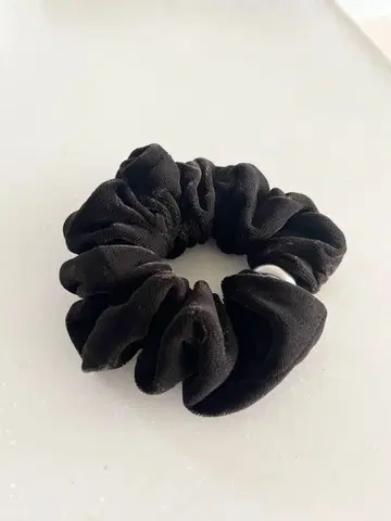 [ 미사용 새상품 ] 폭시 다크 브라운 벨벳 실버 반지 달린 스크런치