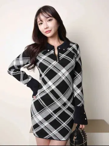 LIP SERVIC 페더 컬러 체크 니트 원피스