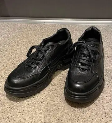 조르지오 아르마니 가죽 스니커즈