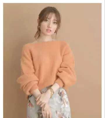 아푸와이저 리셰 복슬복슬 오프넥 니트