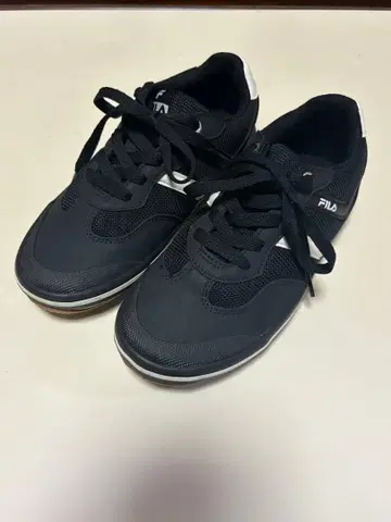 [새상품급] FILA 블랙 로우컷 스니커즈 22.5