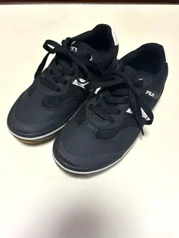 [새상품급] FILA 블랙 로우컷 스니커즈 22.5