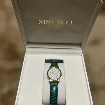 NINA RICCI 그린 가죽 손목시계