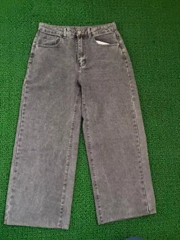 그레이 스트레이트 데님 팬츠