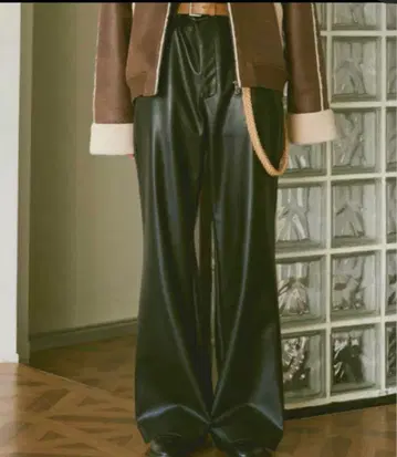 soerte 가죽 플레어 팬츠