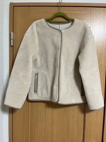 보아 자켓 크림색 캐주얼