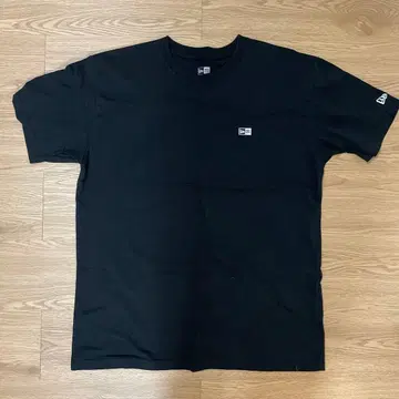 New Era 블랙 T셔츠