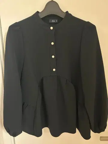 소노 페미니티 개더 블라우스