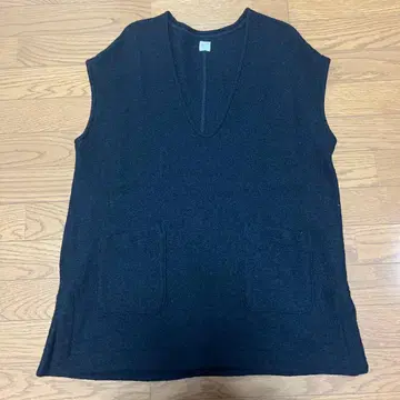 Grin 블랙 V넥 니트 베스트