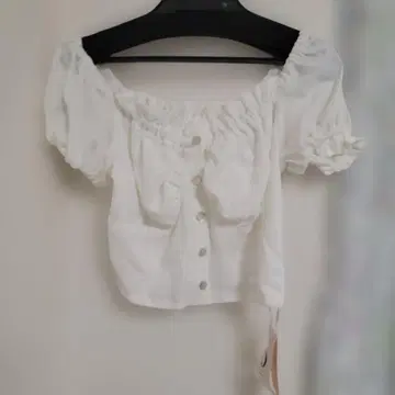 오프숄더 화이트 상의