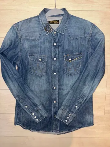 Wrangler x NANO universe 스터드 데님 셔츠