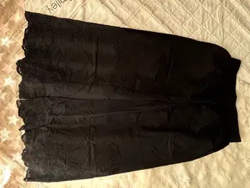 블랙 자수 플레어 롱 스커트