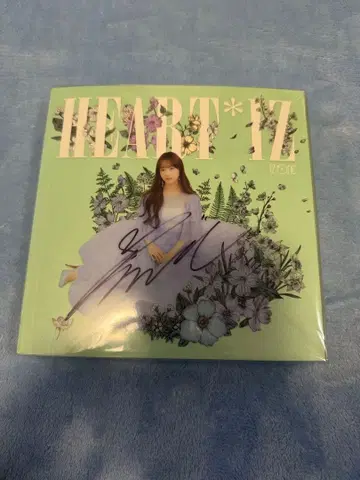 IZ*ONE 유리 HEART*IZ 친필 사인 앨범