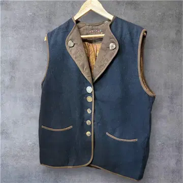 [코다와리의 멋내기] 치로리안 네이비 버튼 달린 베스트