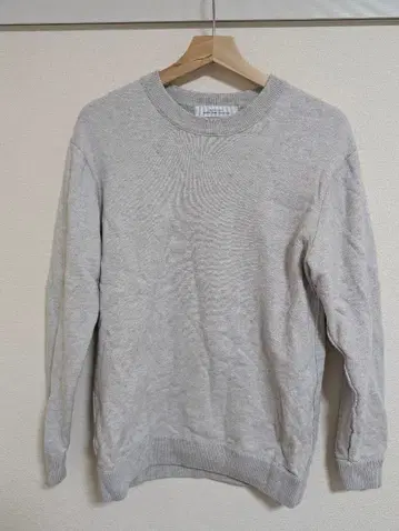 그레이 크루넥 스웨터