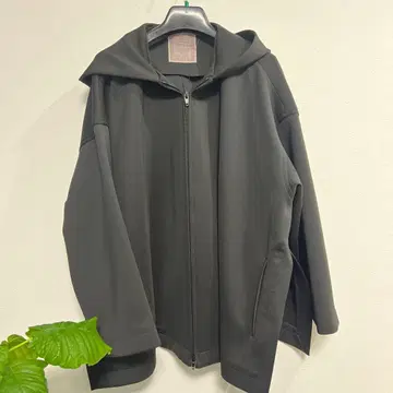 Beardsley 블랙 후드 부착 자켓