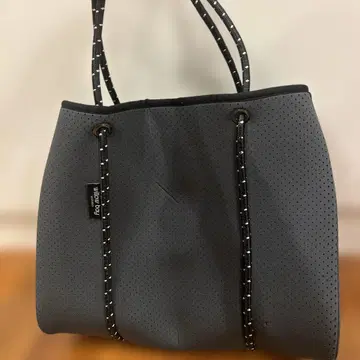 WILLOW BAY 차콜 그레이 색상 토트백 파우치 포함