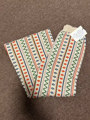 앰버 그리 자카드 니트 배기 팬츠