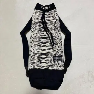 y111011 BUTTSTAIN 백팩 블랙 로고