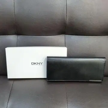 DKNY 블랙 가죽 장지갑