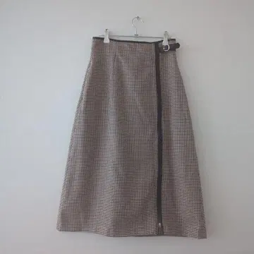 체크 무늬 플리츠 스커트
