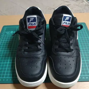 FILA 블랙 화이트 스니커즈