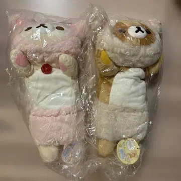 축 늘어지는 인형 꽃밭의 작은 아기 토끼 리락쿠마 코리락쿠마