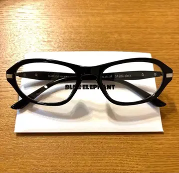 [ 새상품급 ] BLUE ELEPHANT 검은색 테두리 안경