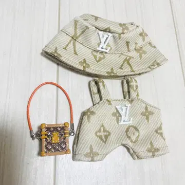 러브브 의류 옷 갈아입기