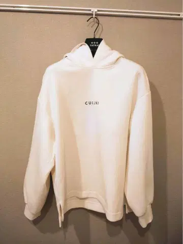 CULLNI 화이트 후드 부착 후드티