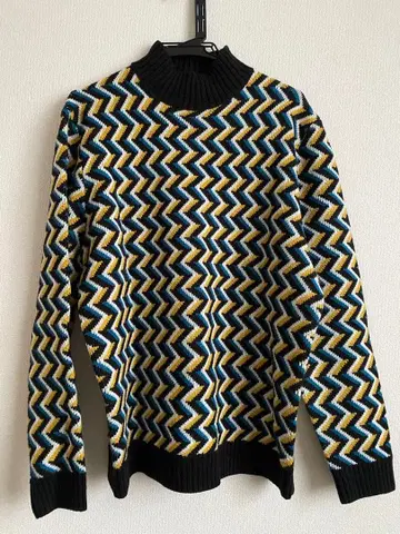 ZARA 지그재그 패턴 하이넥 니트