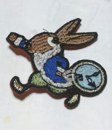 알베로페로 이상한 나라의 앨리스 토끼 브로치