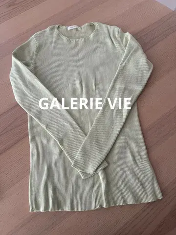 GALERIE VIE 옅은 그린색 긴팔 티셔츠