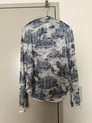 LILY BROWN 시어 탑