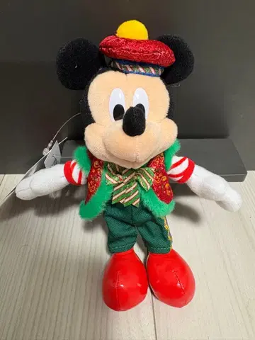 디즈니 크리스마스 2025 미키마우스 인형 배지