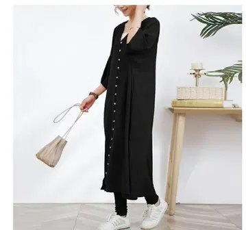 블랙 반팔 원피스 하이넥 셔츠 롱 원피스 스니커즈 펌프스 부츠 코디