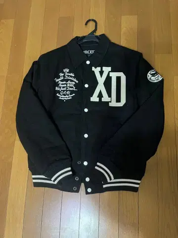 10.DEEP 블랙 바시티 자켓 S 사이즈