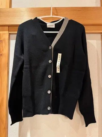 캐시미어 100% V넥 가디건 블랙