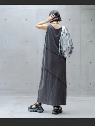 PAGEBOY 샌드 빈티지 절개 원피스