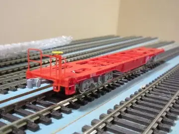 N 게이지 빨간색 화물차 모델