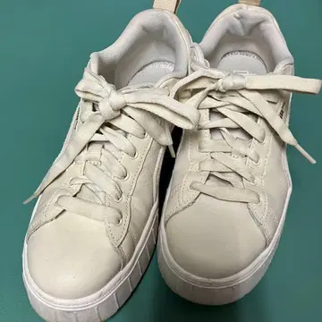 PUMA 화이트 스니커즈 통굽